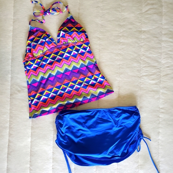 2 Piece Tankini Swimsuit - Picture 3 of 6